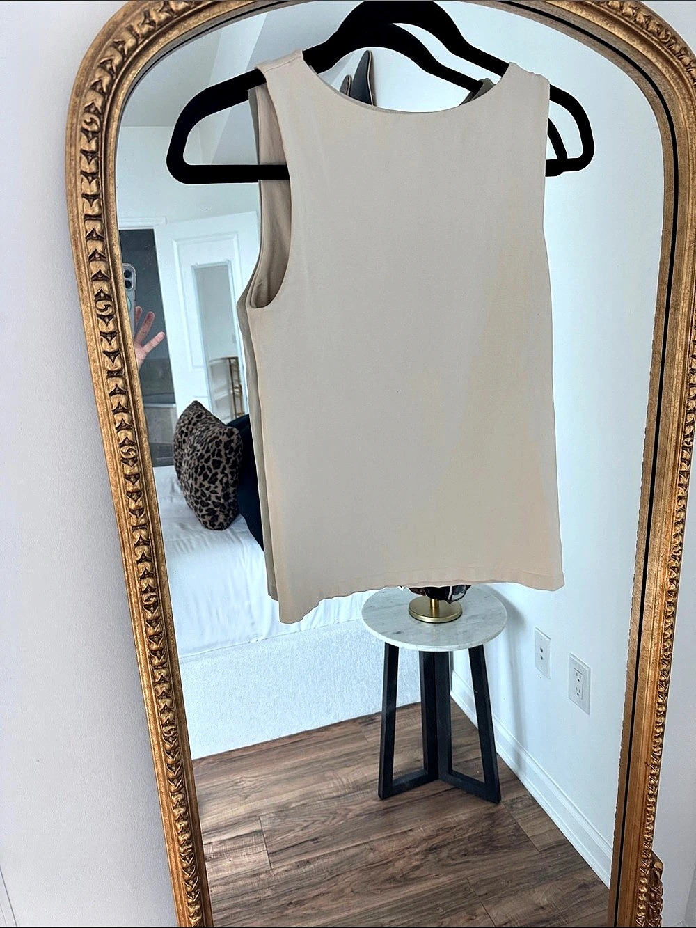 Sleeveless Tank Top in Cream Like New